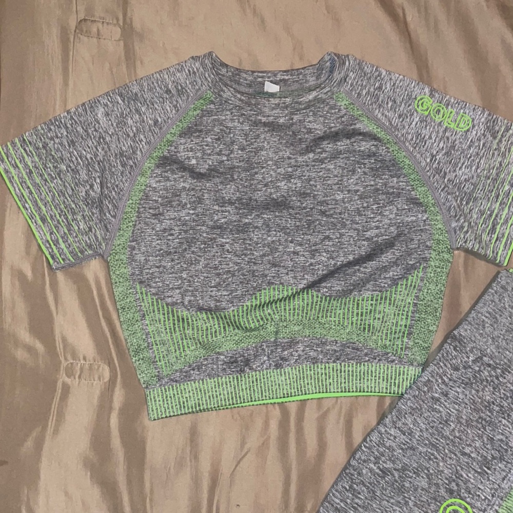 30 & Gold workout set